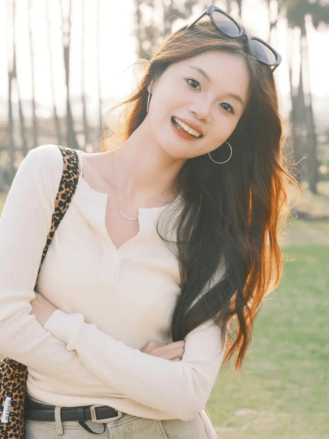 Side Lean Turn Smile